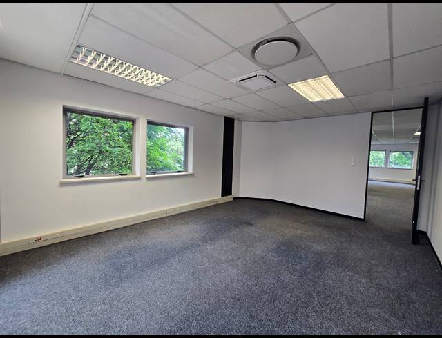 669M² OFFICE TO LET IN BRYANSTON